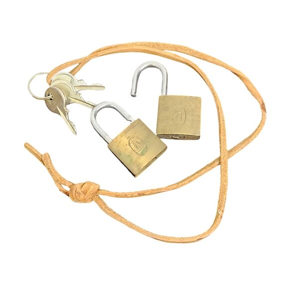 VINTAGE HARTMANN LUGGAGE PADLOCK 2 SETS of LOCKS & KEYS GOLD COPPER CARRYON - Picture 1 of 3